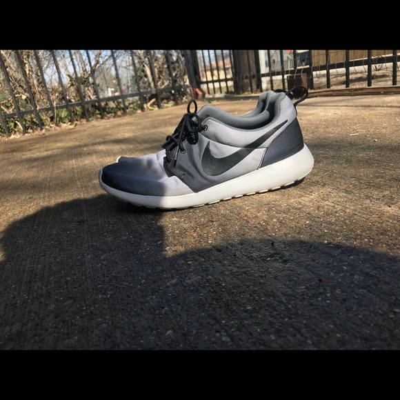 Nike Roshe Run Eclipse - Picture 1 of 2